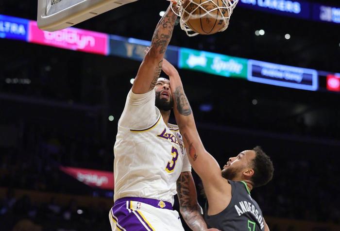 半岛体育APP-浓眉强势横扫巴黎晋级半决赛，状态火热！！