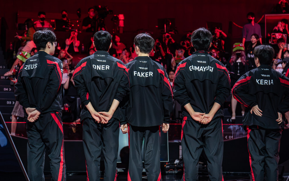 半岛体育-Faker新星出色发挥表现突出，篮网前途光明！